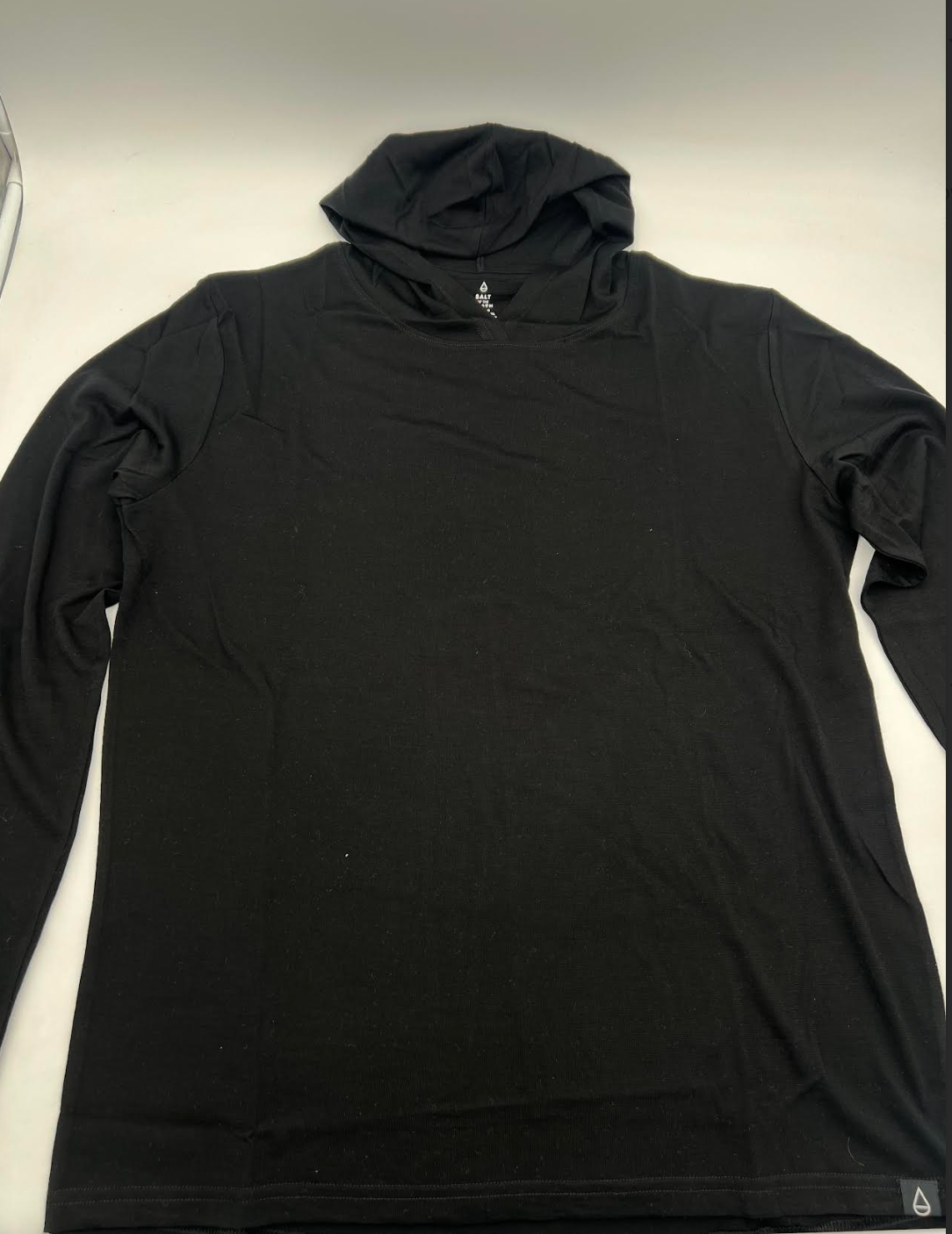 Black long-sleeve shirt with a hood made with merino wool